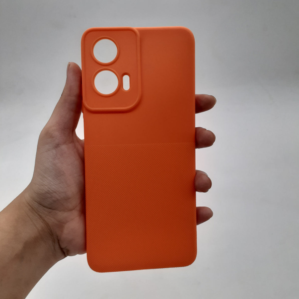 Motorola Moto G35 Slim Silicone Protective Cover – Shock Resistant TPU Back Case with Non-Slip Grip & Raised Edges