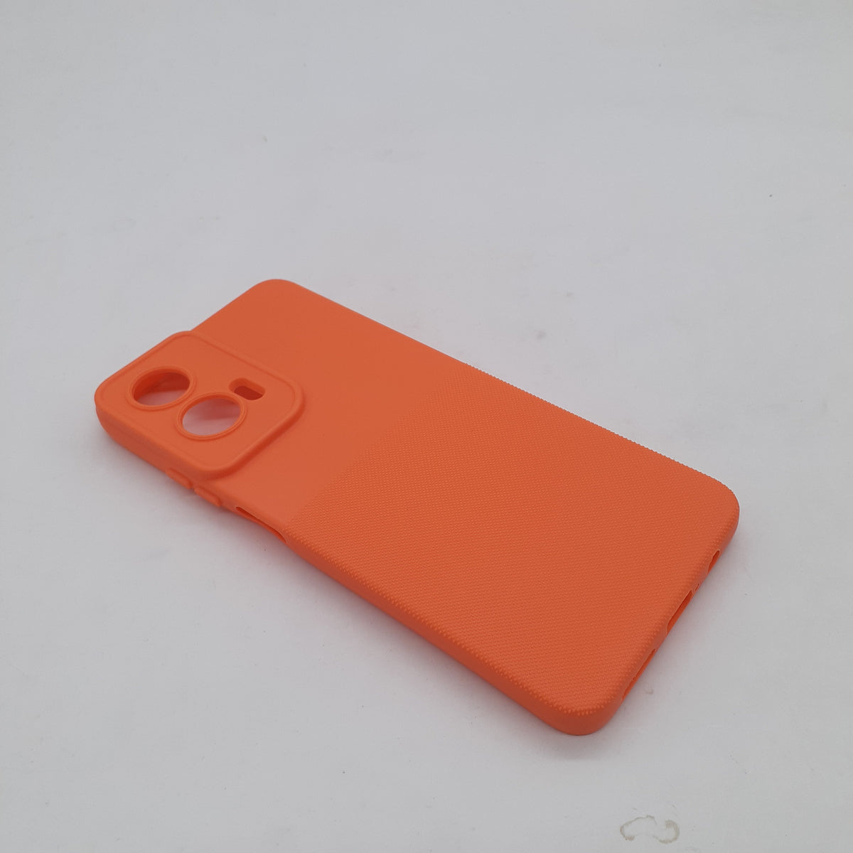 Motorola Moto G35 Slim Silicone Protective Cover – Shock Resistant TPU Back Case with Non-Slip Grip & Raised Edges