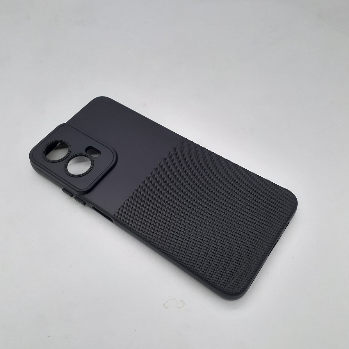 Motorola Moto G35 Slim Silicone Protective Cover – Shock Resistant TPU Back Case with Non-Slip Grip & Raised Edges